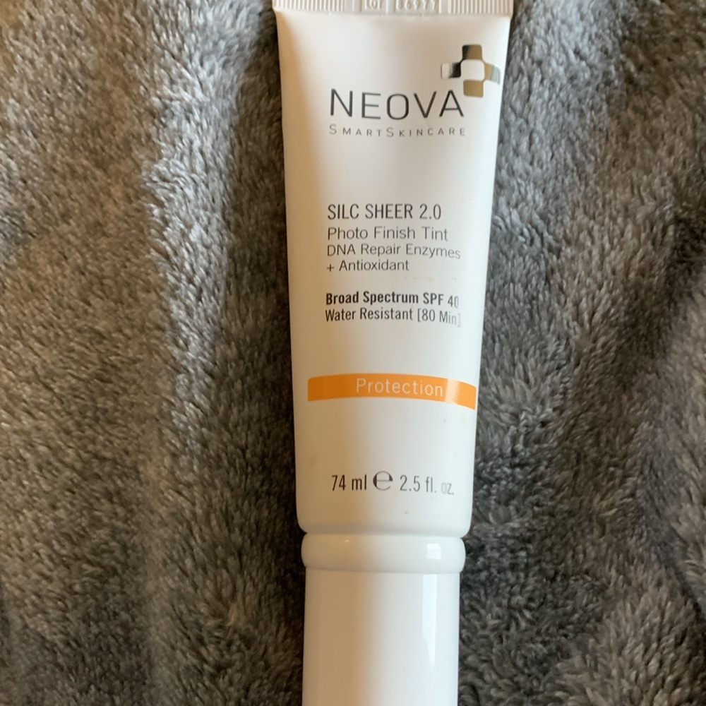 Neova Silc Sheet 2.0
Photo finish Tint Broad Spectrum SPF 40